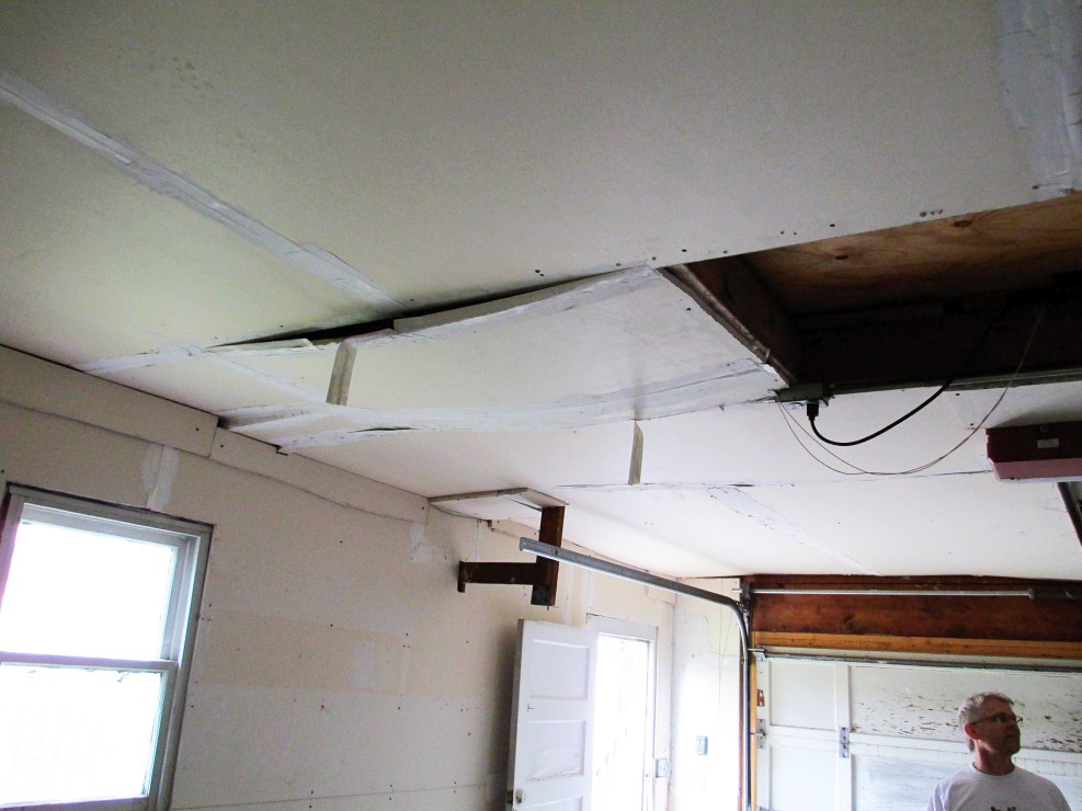 How Professionals Can Dry Up Your Home After Water Damage