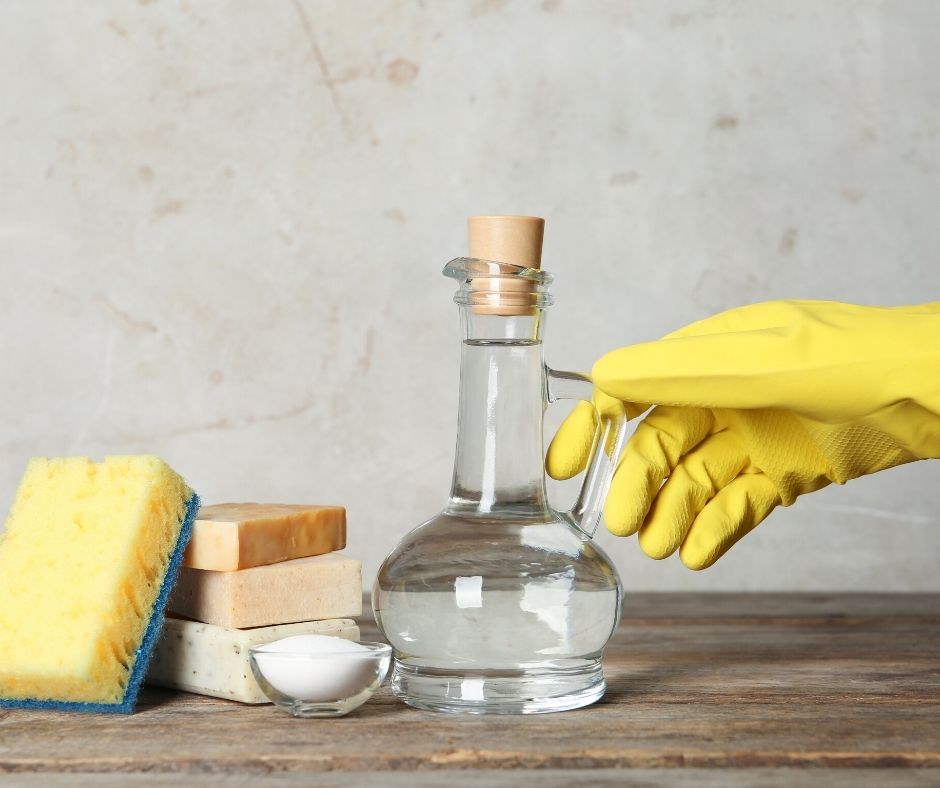 10 Household Cleaning Uses for Vinegar